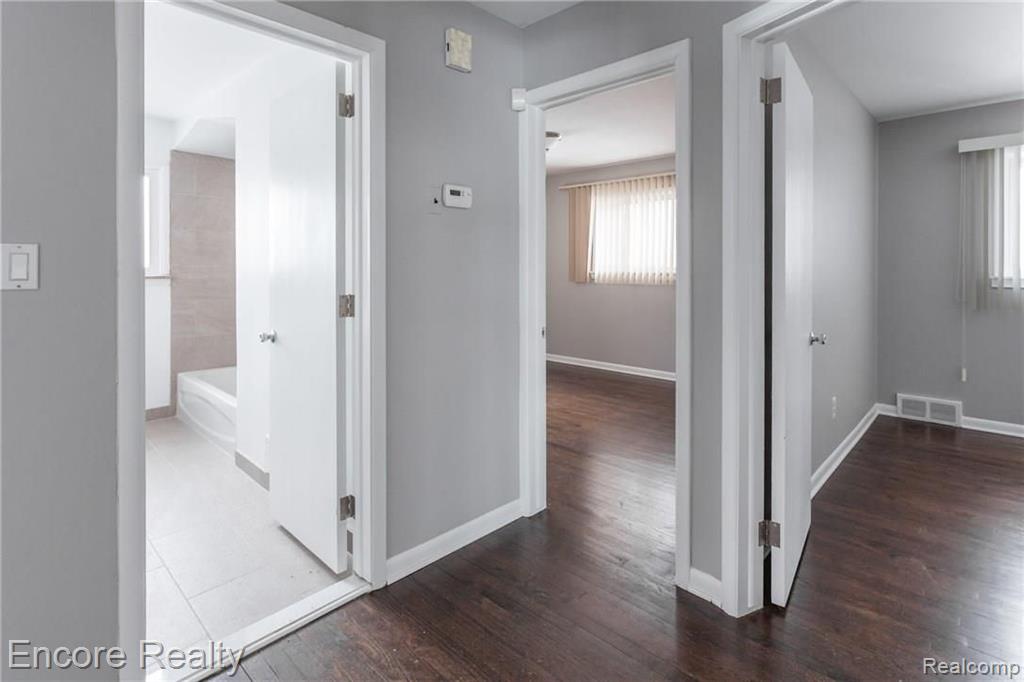 28240 Farmington Road Farmington Hills, MI 48334 - Photo 21 of 22