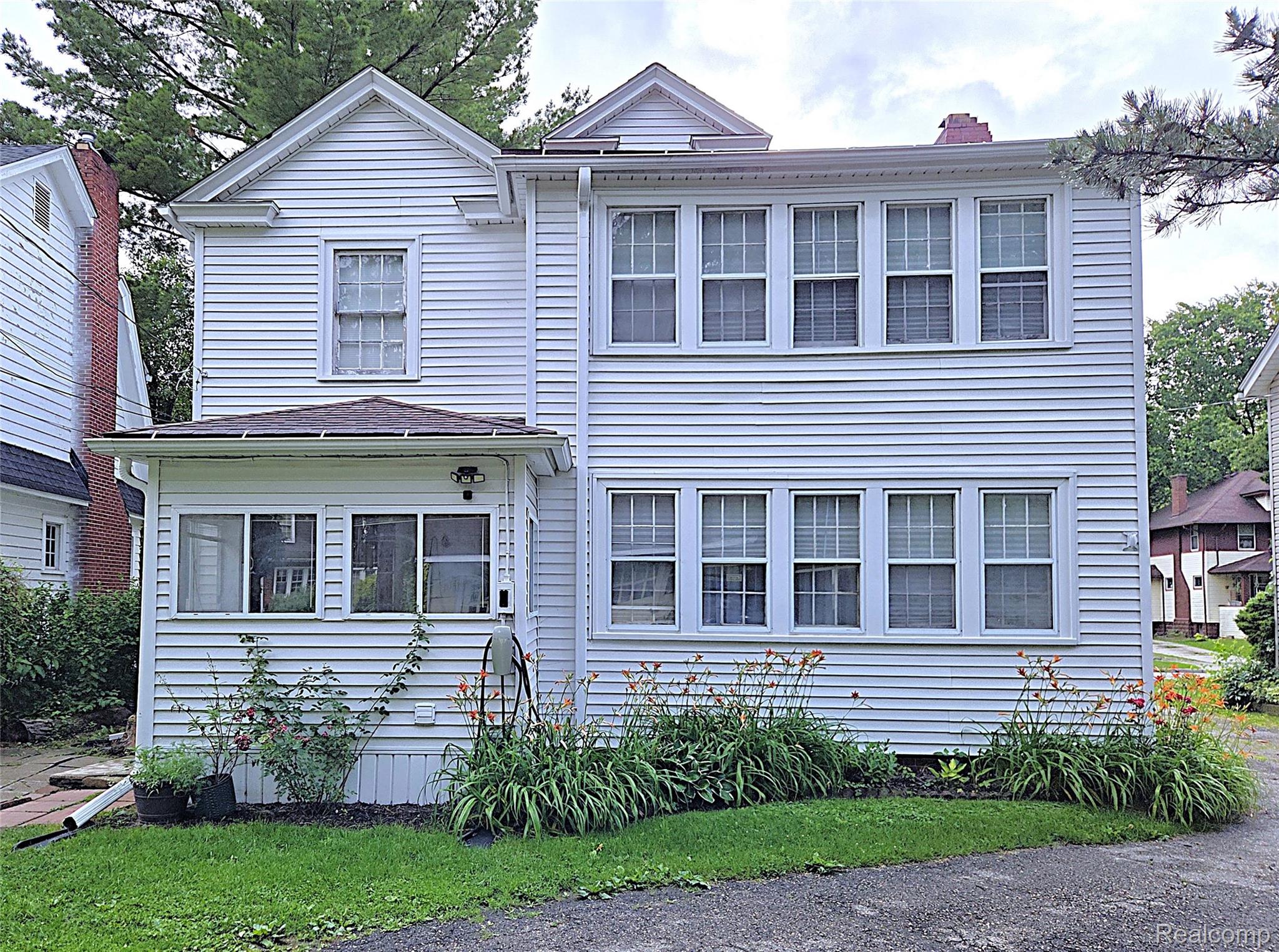 205 East Iroquois Road Pontiac, MI 48341 - Photo 25 of 25 Back.jpg