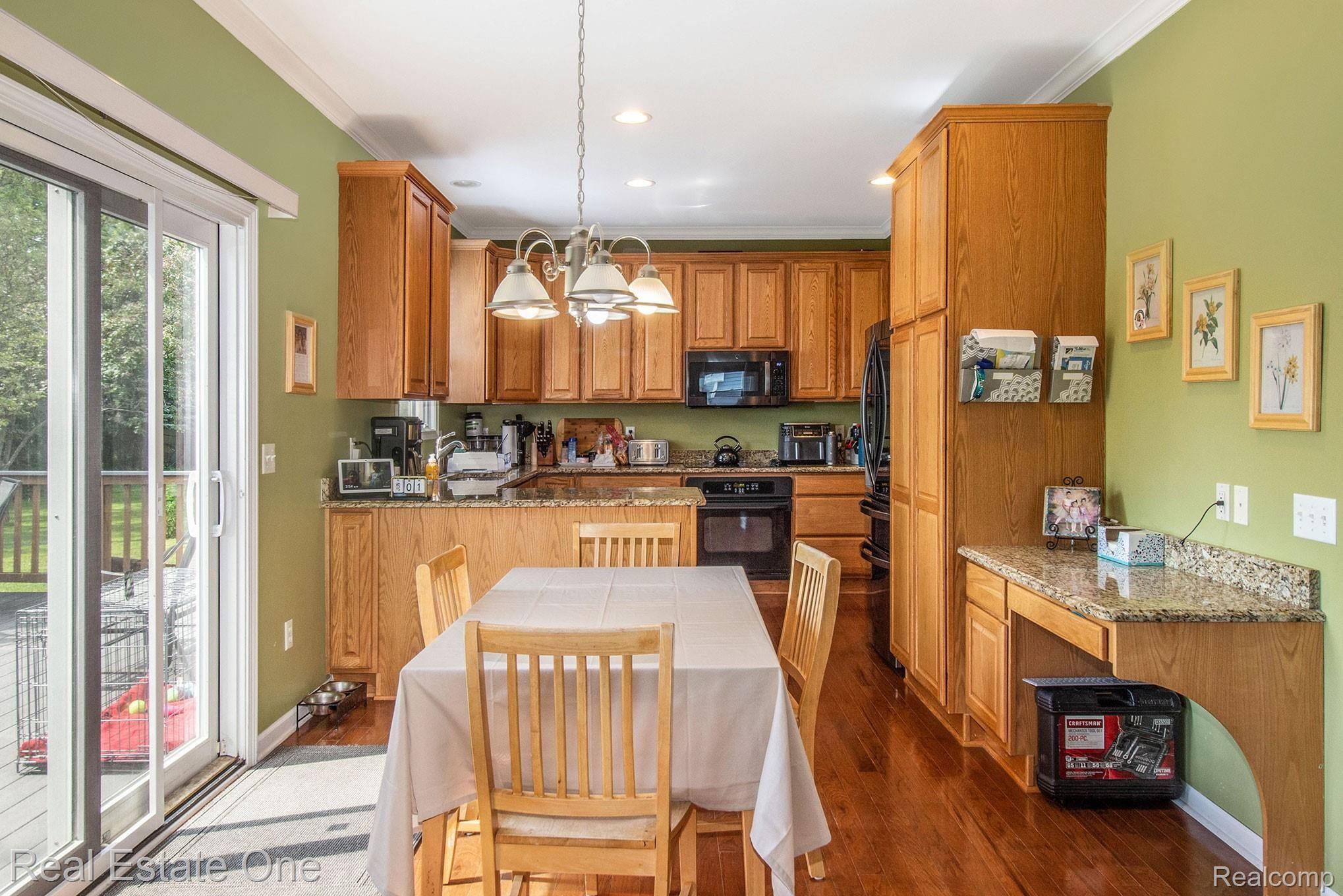20877 Gill Road Farmington, MI 48335 - Photo 11 of 32 IMG_7584.jpg