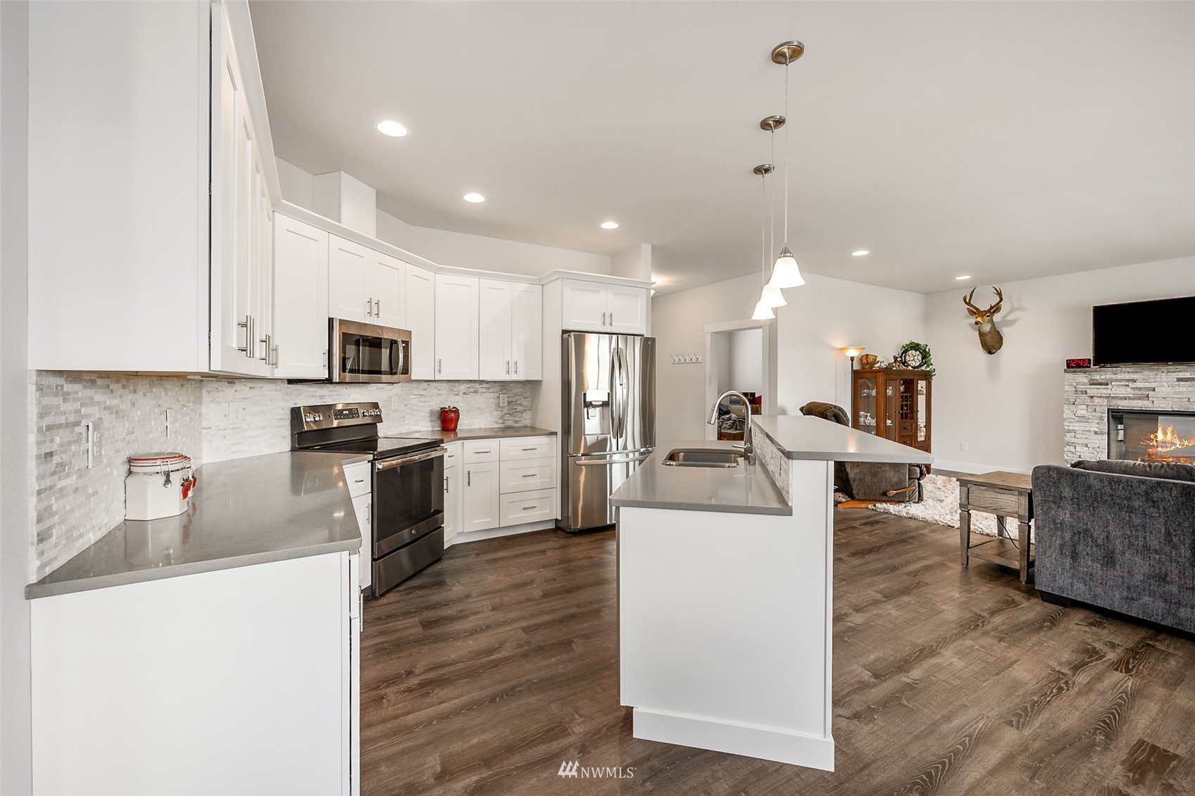 10129 Albany Park Lane Southwest Rochester, WA 98579 - Photo 9 of 31 Gallery Image 9