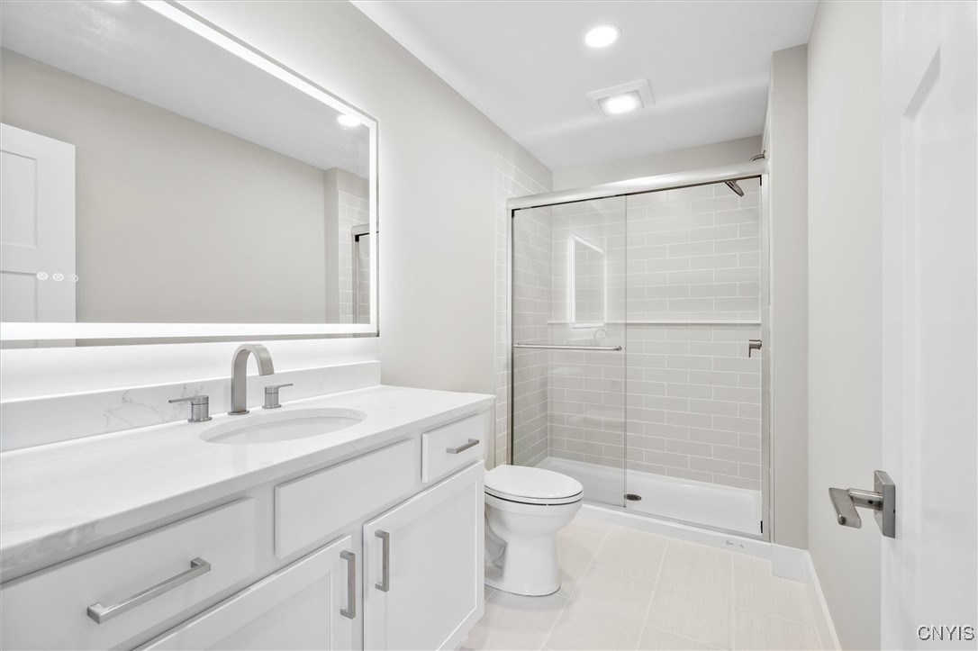 307 Nicks Way Geddes, NY 13209 - Photo 17 of 28 Primary Bathroom