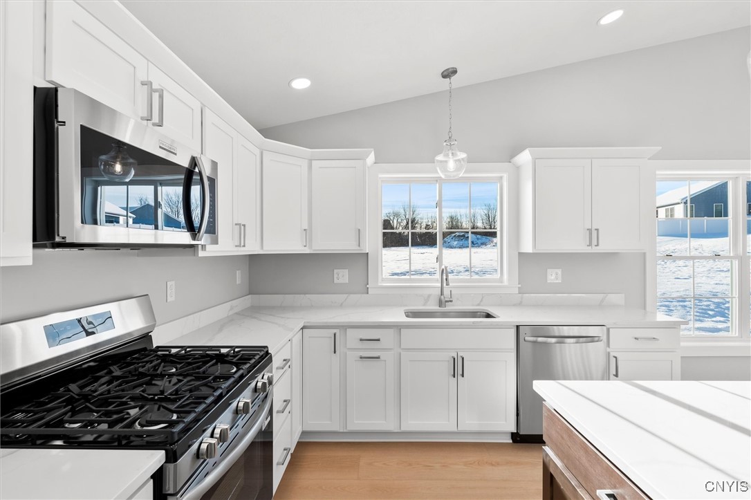 307 Nicks Way Geddes, NY 13209 - Photo 4 of 28