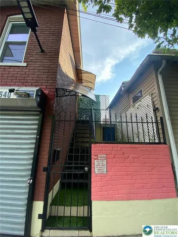 a view of a backyard with sitting area
