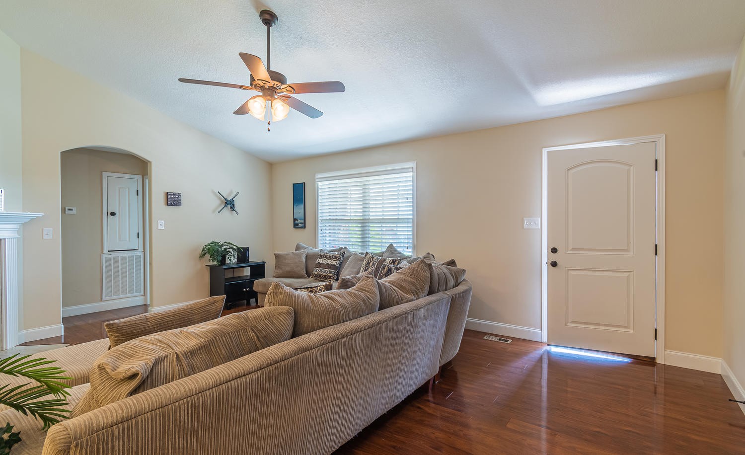 7461 Openview Lane Corryton, TN 37721 - Photo 5 of 20 a living room with furniture and a window