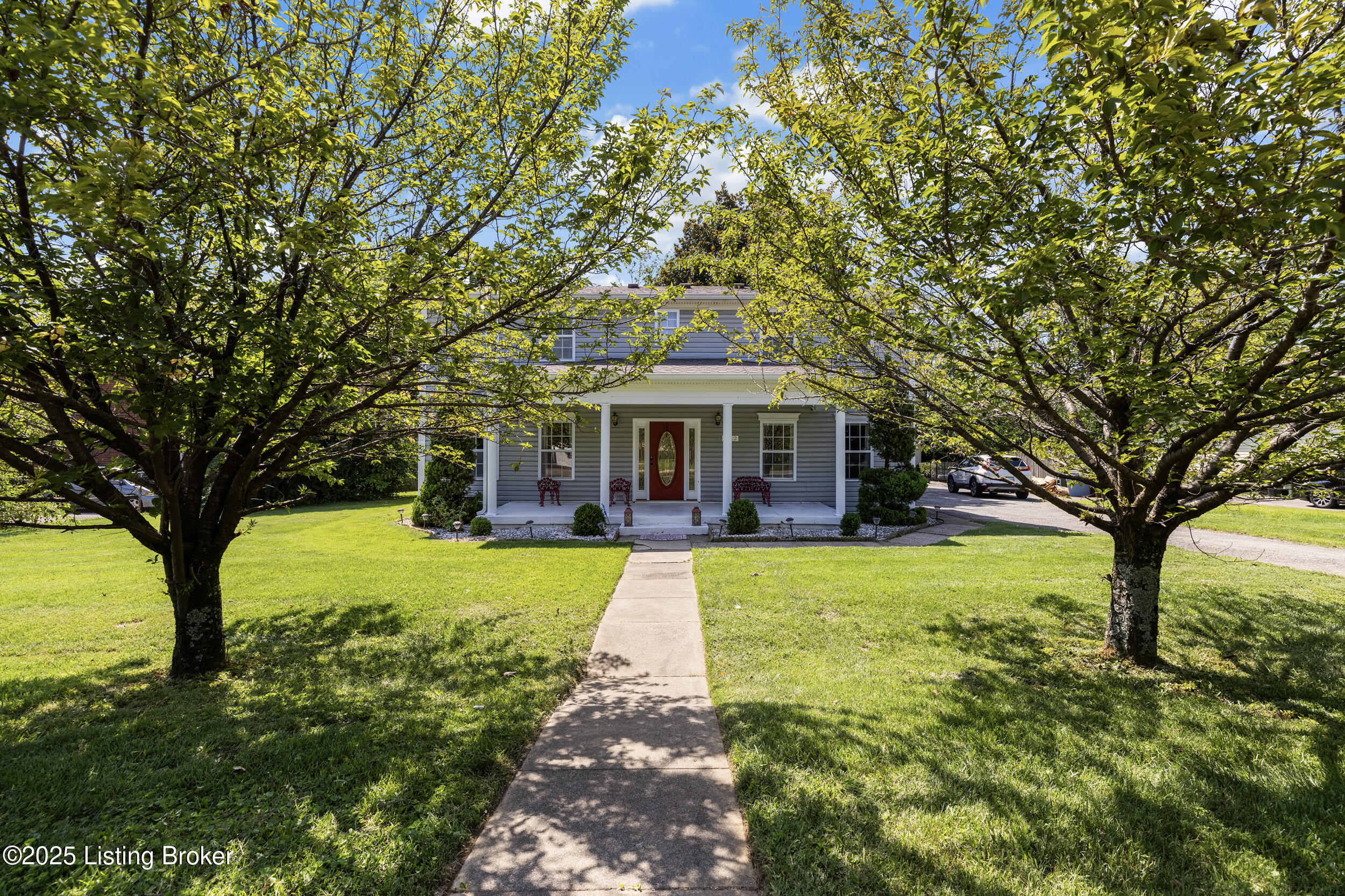 4112 Billtown Road Louisville, KY 40299 - Photo 53 of 53 Inviting entry that leads to welcoming spacious interior...it's all here at 4112 Billtown Rd!