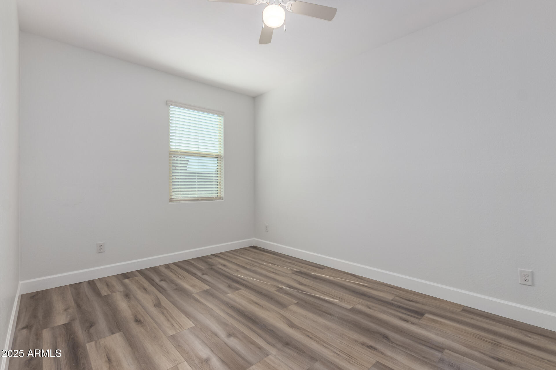 4750 East Chromium Road San Tan Valley, AZ 85143 - Photo 13 of 74 an empty room with a window