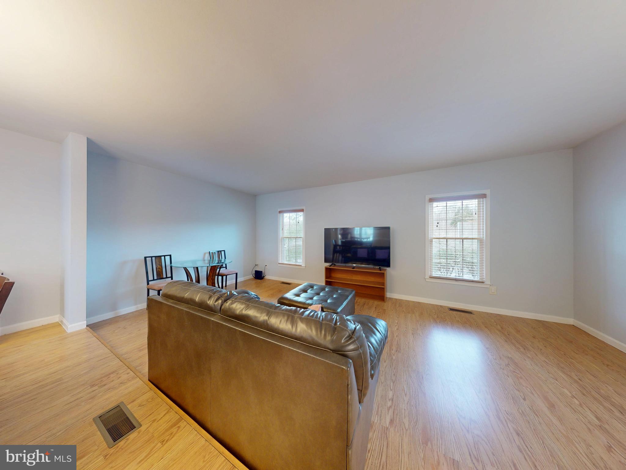 7302 Rolling Oak Lane Springfield, VA 22153 - Photo 6 of 34 Primary floor living space
