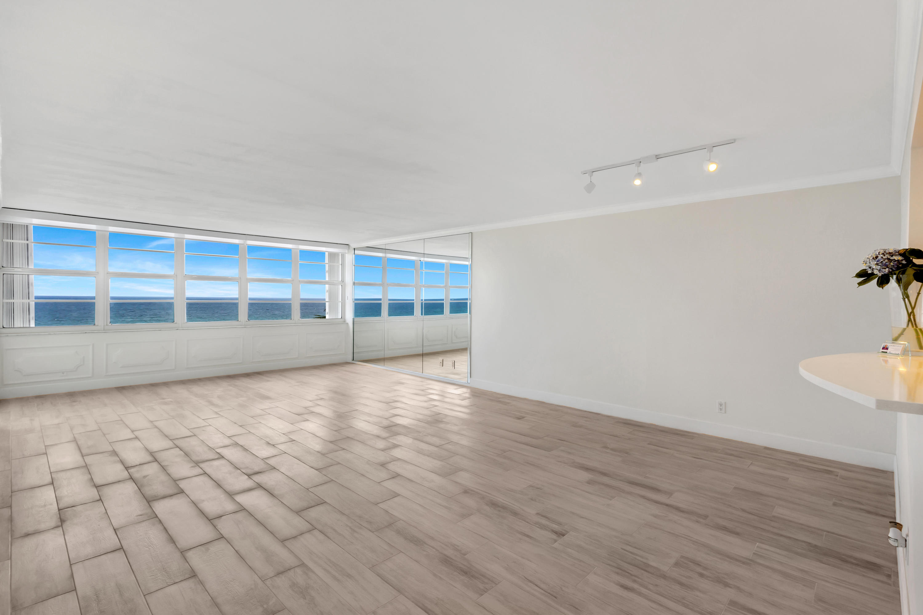 3000 South Ocean Boulevard, Unit 5020 Boca Raton, FL 33432 - Photo 2 of 18 Living Room