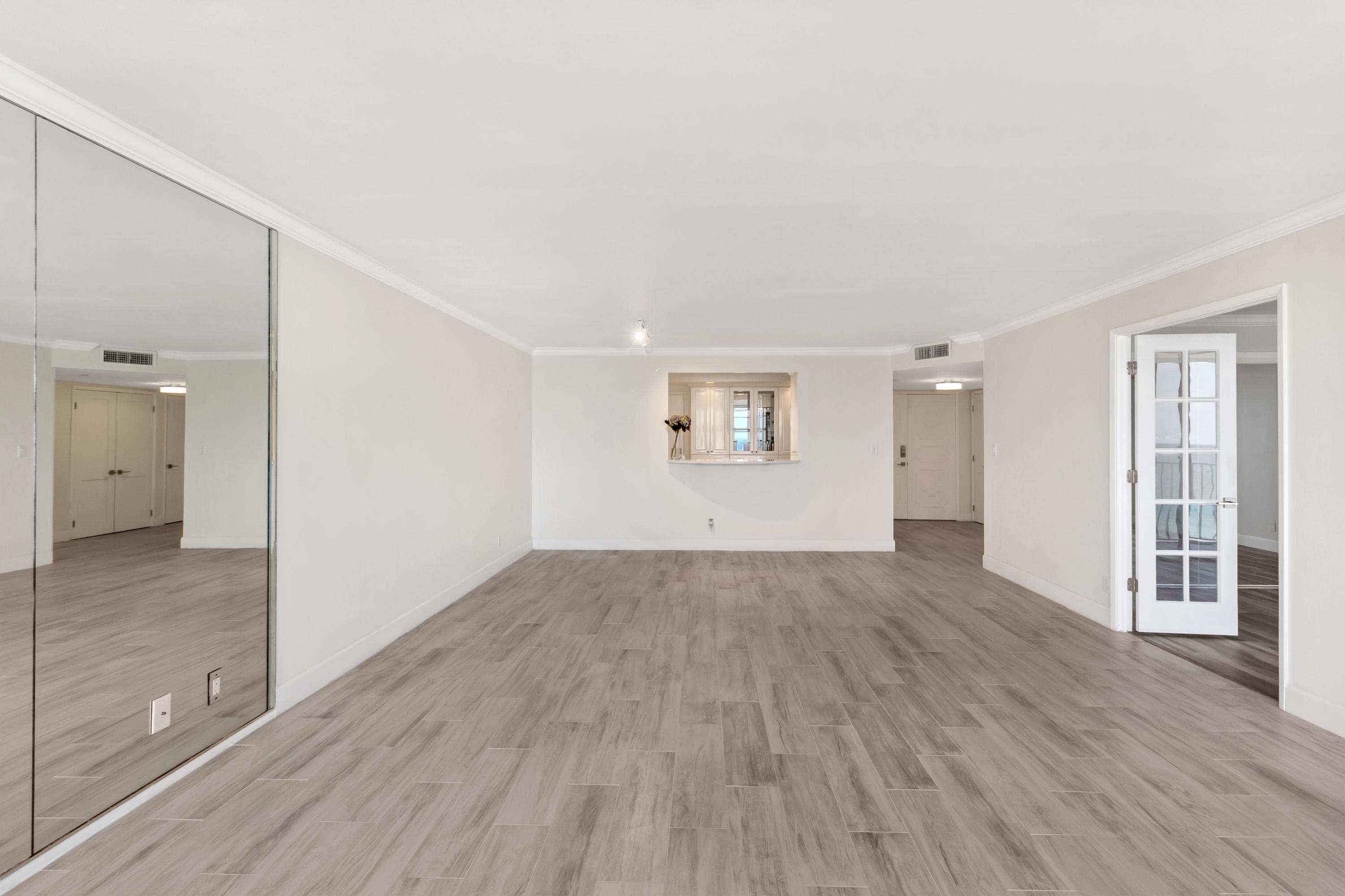 3000 South Ocean Boulevard, Unit 5020 Boca Raton, FL 33432 - Photo 4 of 18 Living/Dining