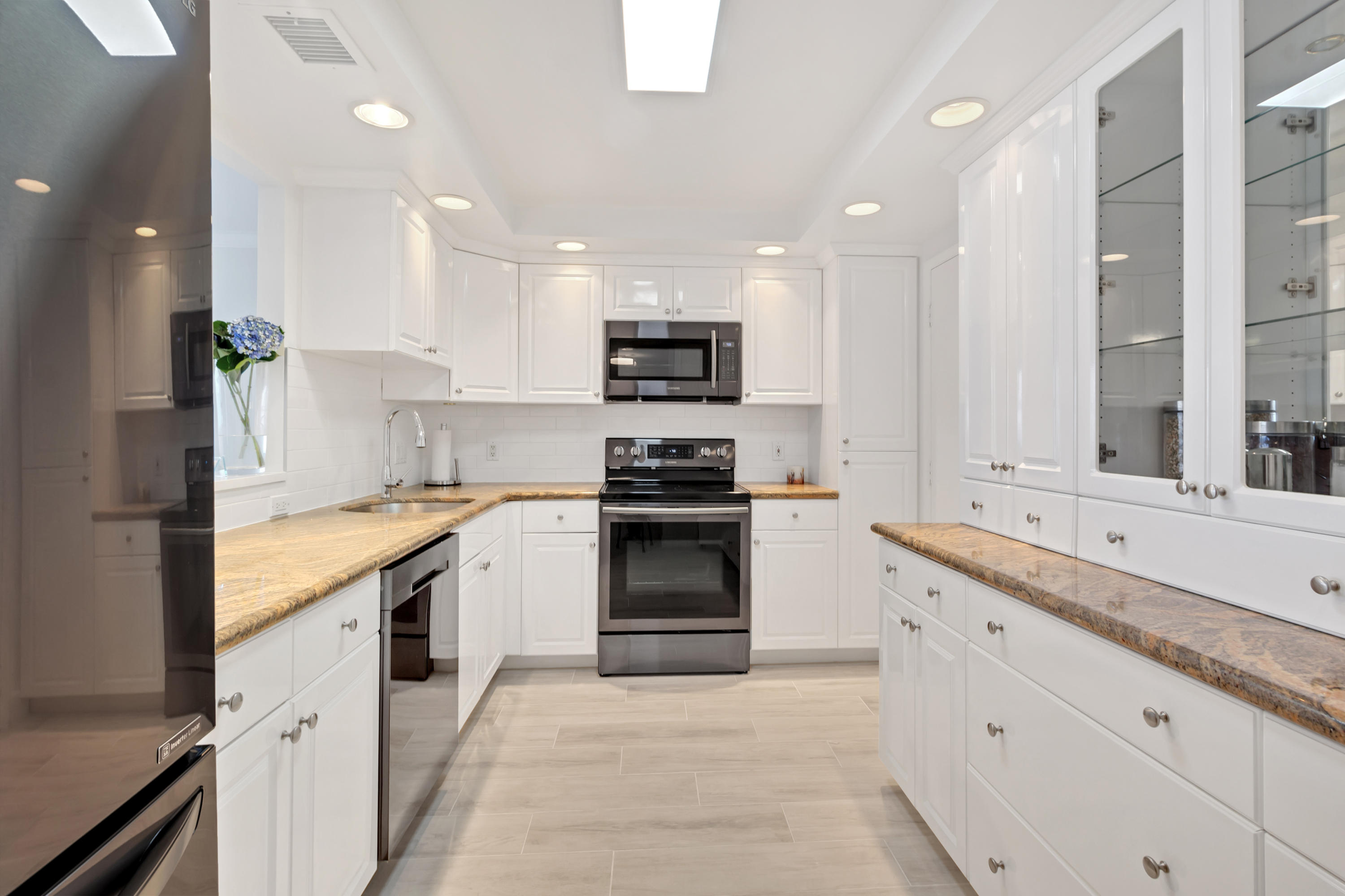 3000 South Ocean Boulevard, Unit 5020 Boca Raton, FL 33432 - Photo 6 of 18 Kitchen