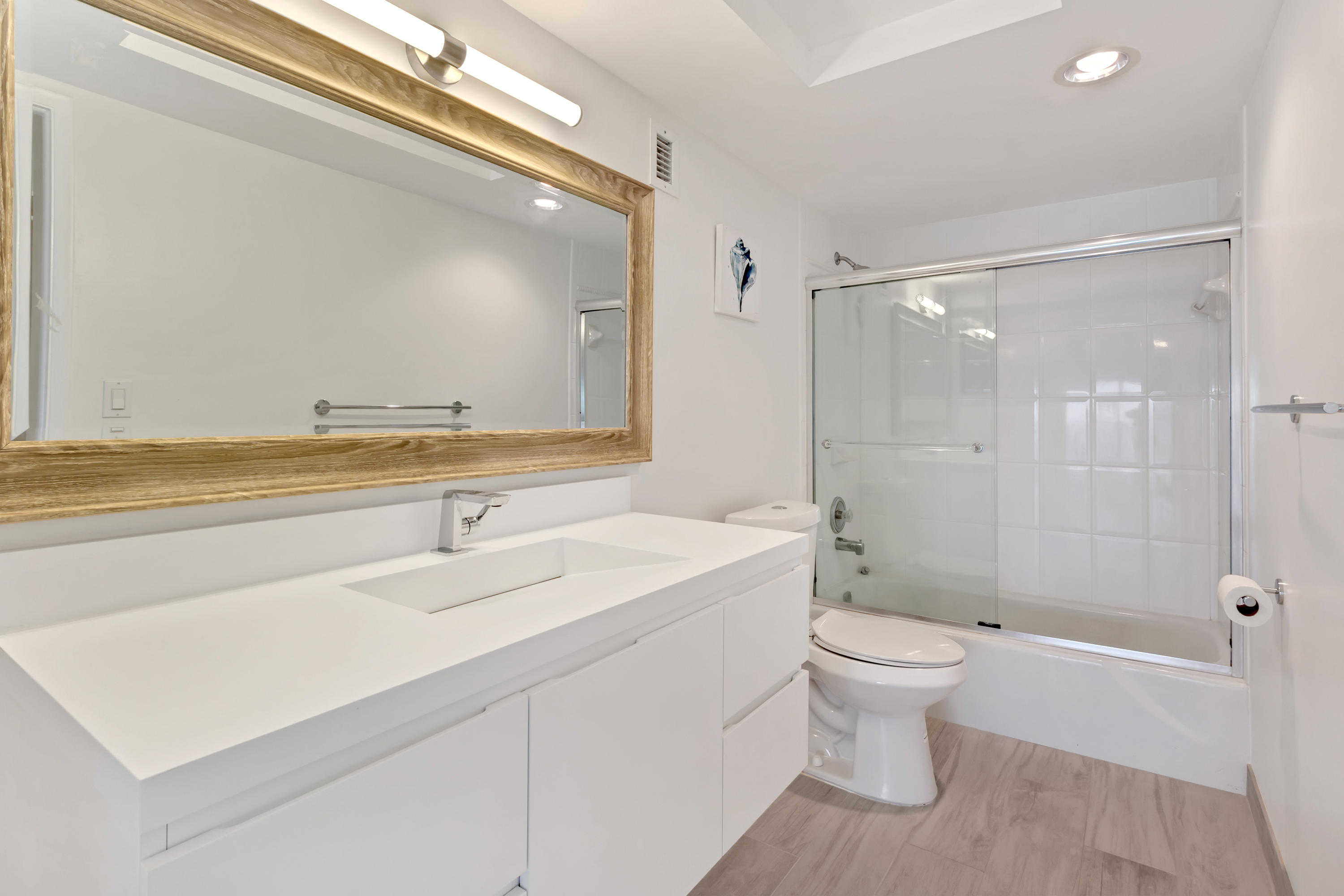 3000 South Ocean Boulevard, Unit 5020 Boca Raton, FL 33432 - Photo 10 of 18 Master Bath