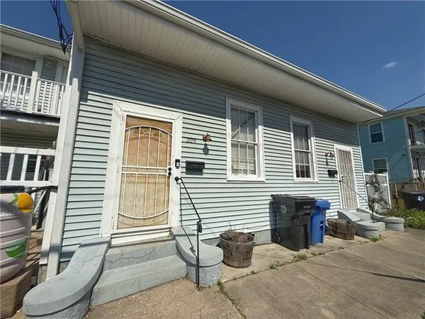 $1,400 | 209 North Johnson Street, New Orleans, LA 70112