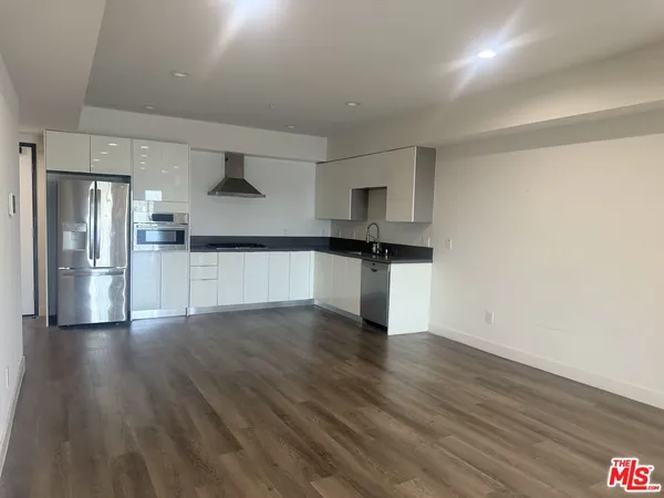 $3,500 | 900 South Kenmore Avenue, Unit 505, Los Angeles, CA 90006
