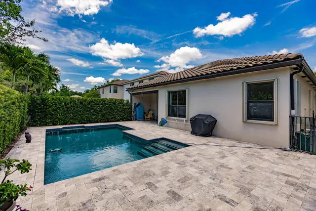 a view of a house with backyard and sitting area