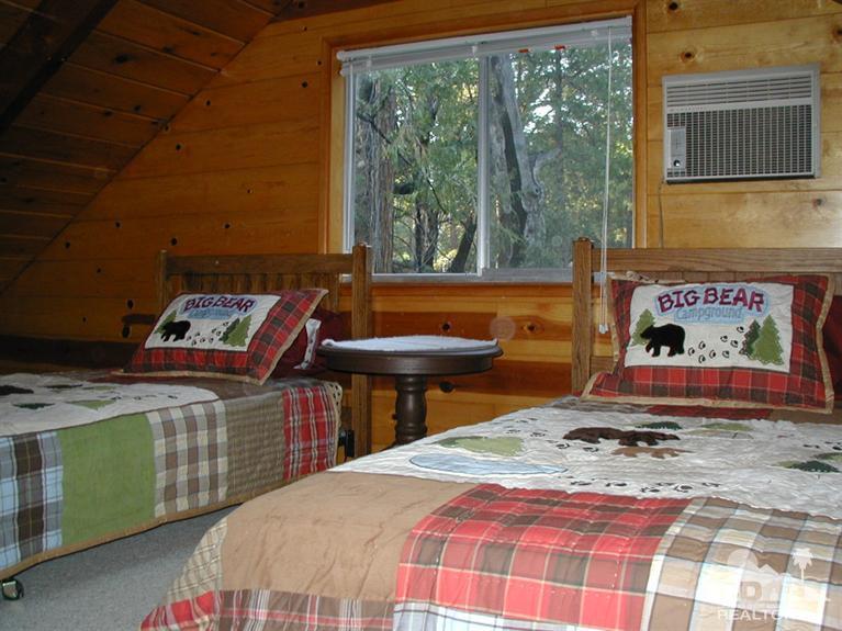 55290 Circle Way Idyllwild, CA 92549 - Photo 9 of 11 a bedroom with a bed and a tv