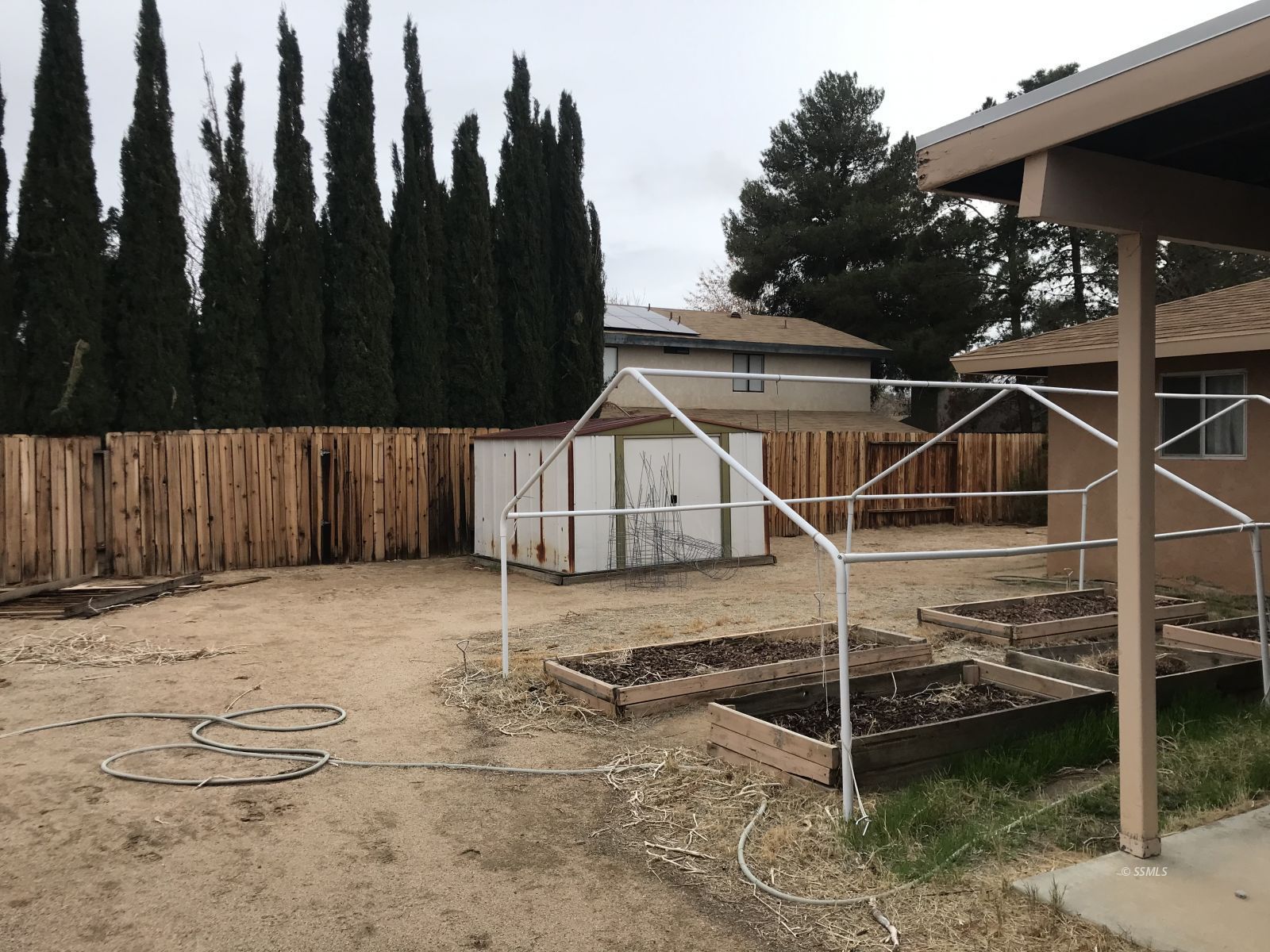 232 Apache Lane Ridgecrest, CA 93555 - Photo 17 of 19 a backyard of a house