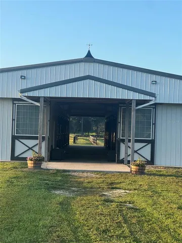 a view of a house with backyard and porch