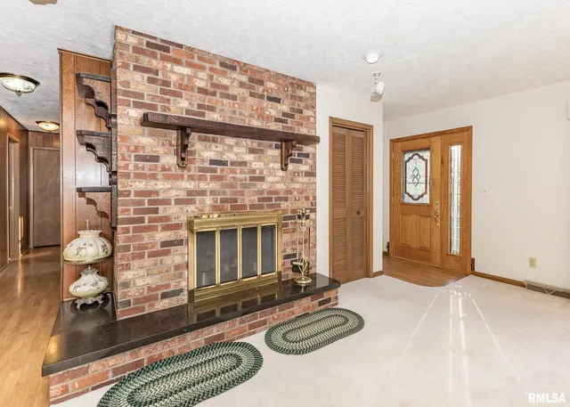 $385,000 | 159 Deer Park Drive, Geneseo, IL 61254