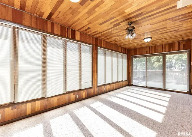 $385,000 | 159 Deer Park Drive, Geneseo, IL 61254