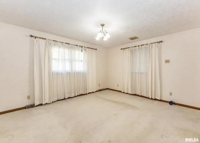 $385,000 | 159 Deer Park Drive, Geneseo, IL 61254