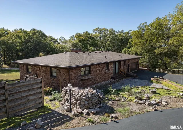 $385,000 | 159 Deer Park Drive, Geneseo, IL 61254