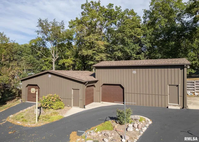 $385,000 | 159 Deer Park Drive, Geneseo, IL 61254