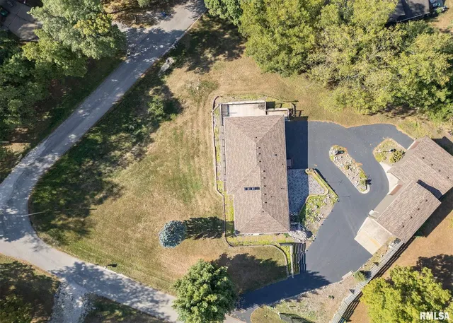 $385,000 | 159 Deer Park Drive, Geneseo, IL 61254