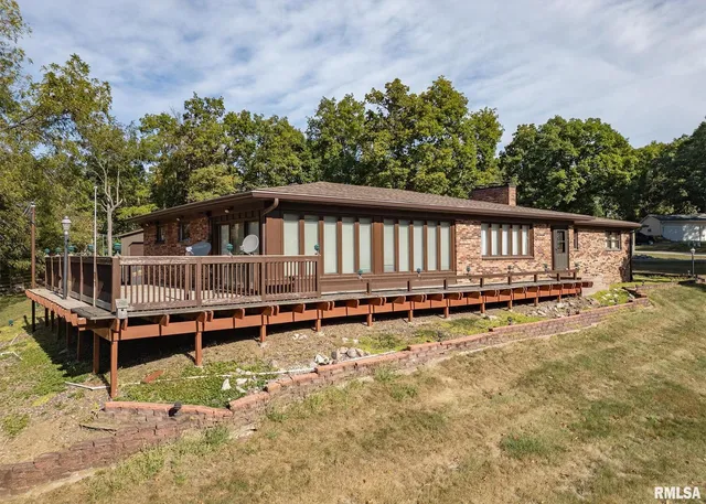 $385,000 | 159 Deer Park Drive, Geneseo, IL 61254