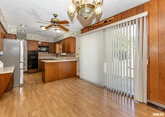 $385,000 | 159 Deer Park Drive, Geneseo, IL 61254