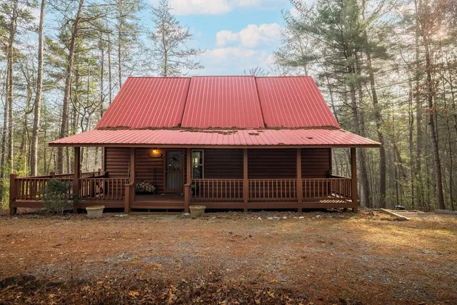 a view of a back yard