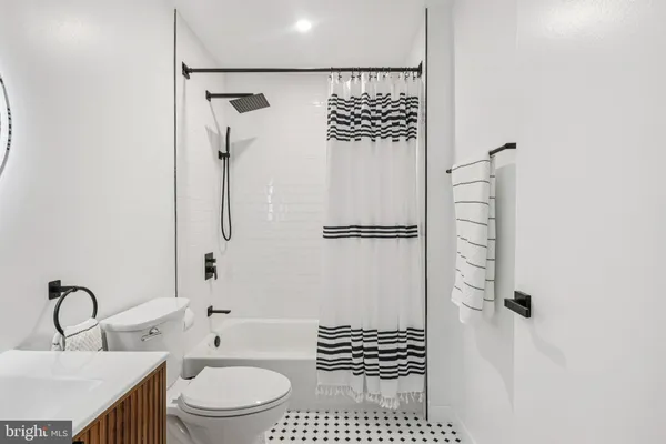 $360,000 | 1304 Sayre Drive, Princeton, NJ 08540