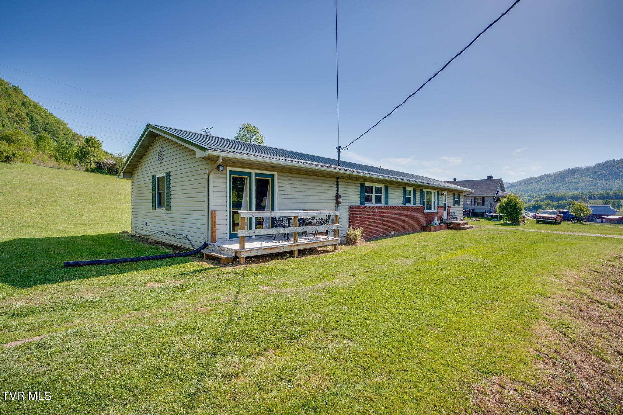2251 Siam Road Elizabethton, TN 37643 - Photo 3 of 36 002 (1)