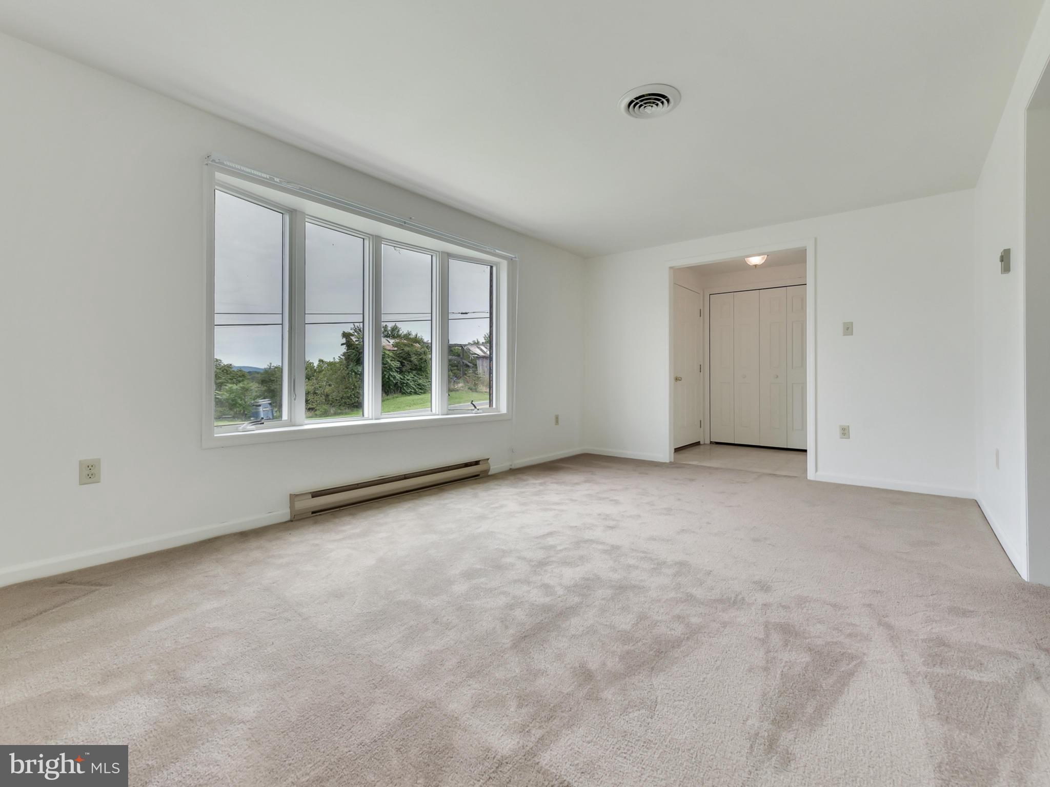 1897 Gapland Road Jefferson, MD 21755 - Photo 6 of 35 LIVING ROOM
