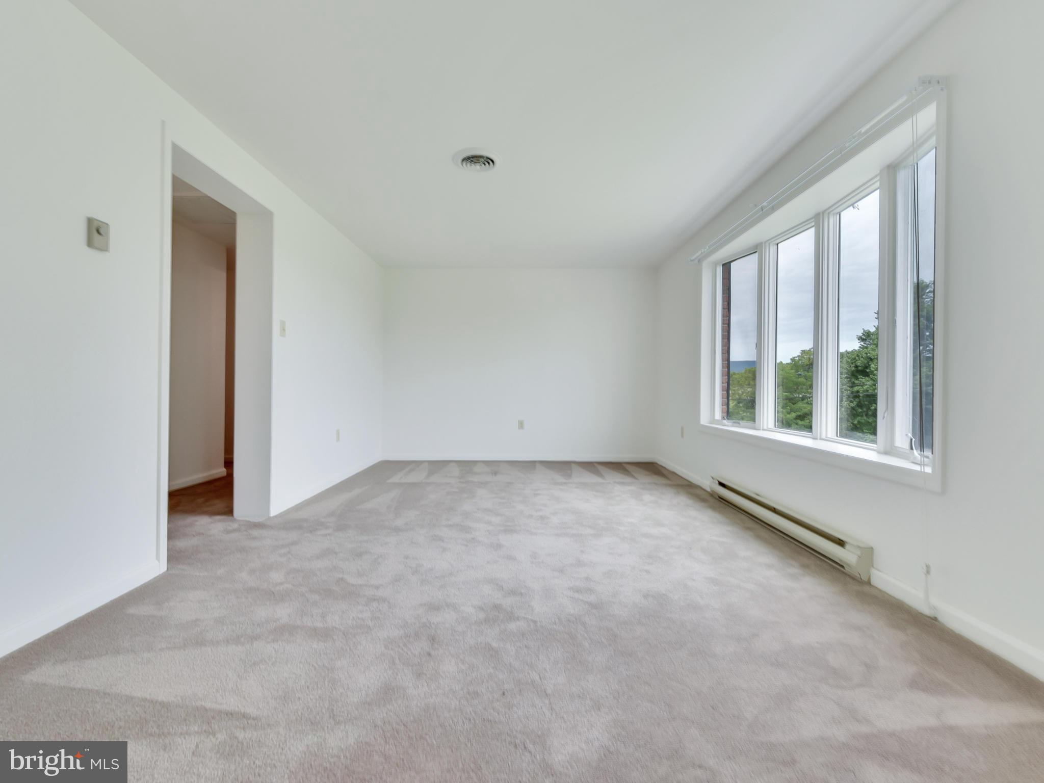 1897 Gapland Road Jefferson, MD 21755 - Photo 7 of 35 LIVING ROOM