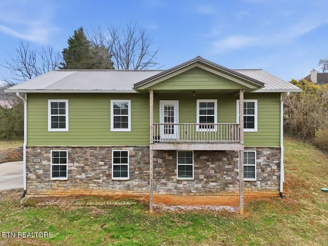 $395,000 | 261 East Leatherwood Drive, Walland, TN 37886
