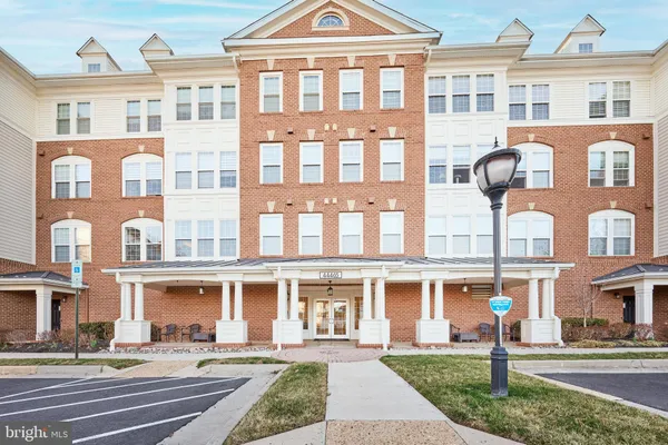 $425,000 | 44465 Chamberlain Terrace, Unit 103, Ashburn, VA 20147
