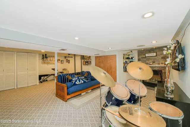 $889,000 | 7 Dore Court | Castleton Corners