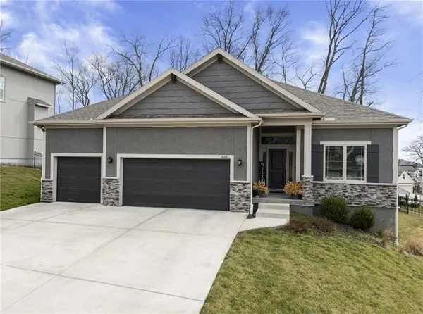 $530,000 | 1605 Northwest 59 Street, Kansas City, MO 64118