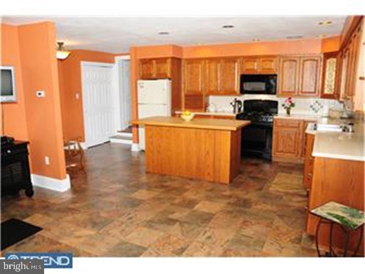 751 Upper Mainland Road Harleysville, PA 19438 - Photo 4 of 12 Kitchen