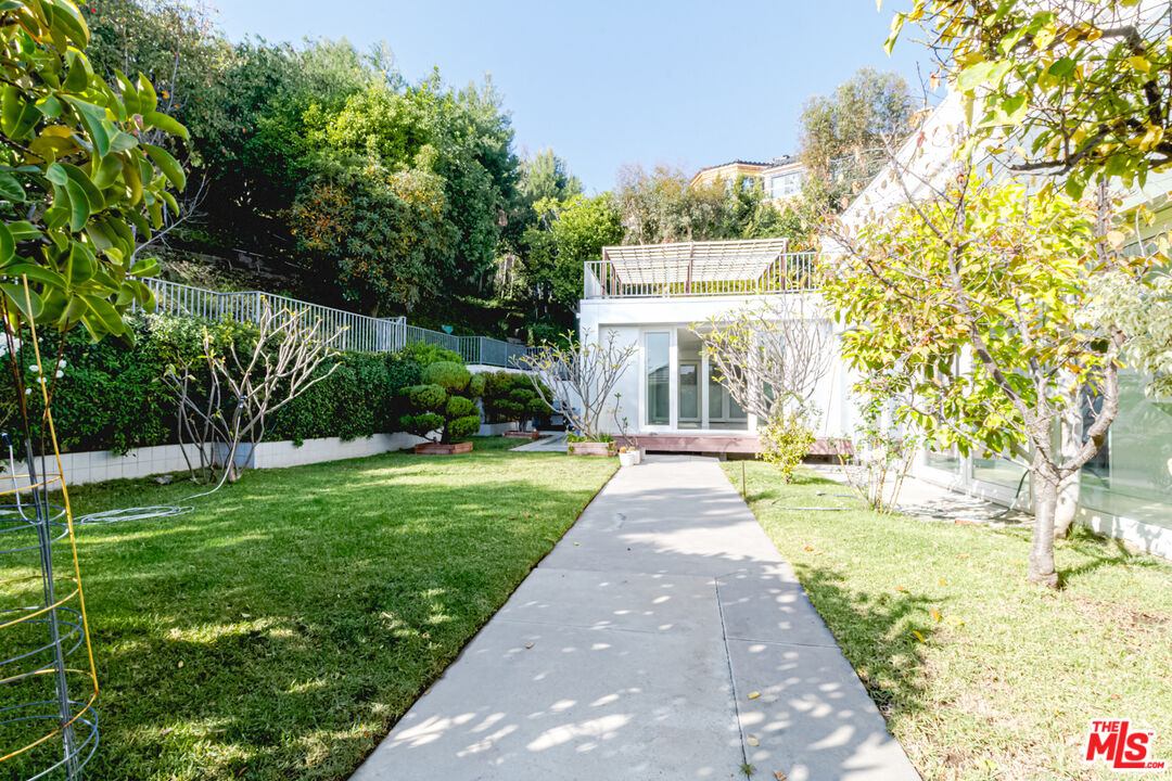 2136 Rimcrest Drive Glendale, CA 91207 - Photo 11 of 50