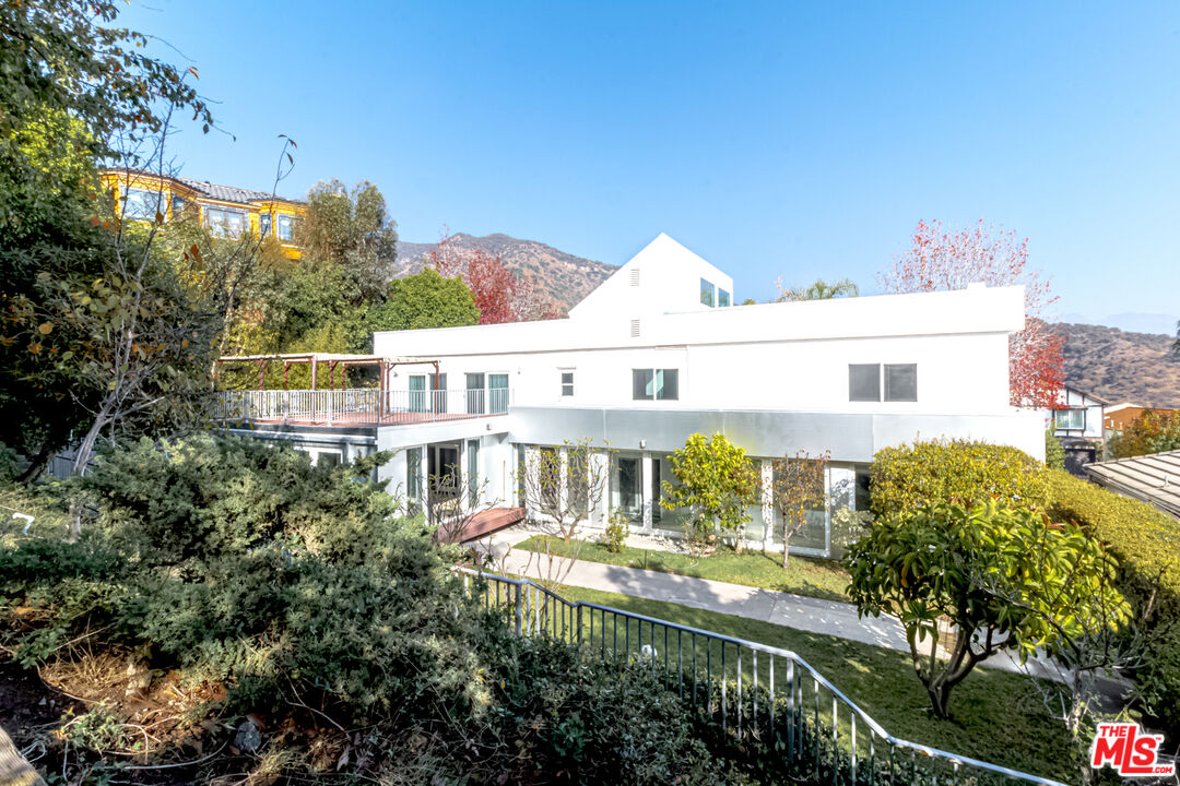 2136 Rimcrest Drive Glendale, CA 91207 - Photo 10 of 50