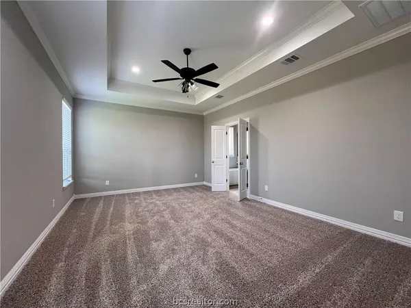 a view of an empty room with a ceiling fan