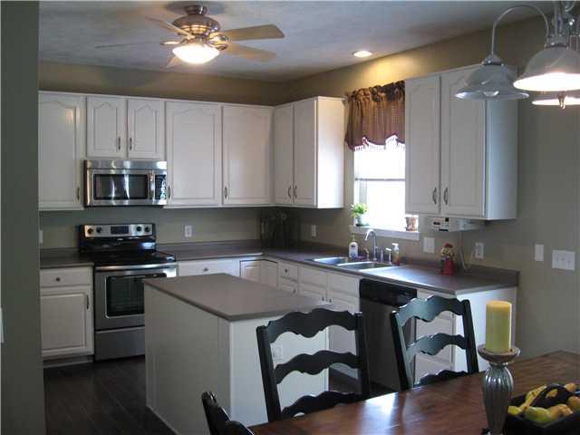 434 Paddock Road Greenwood, IN 46142 - Photo 3 of 24 Gallery Image 3