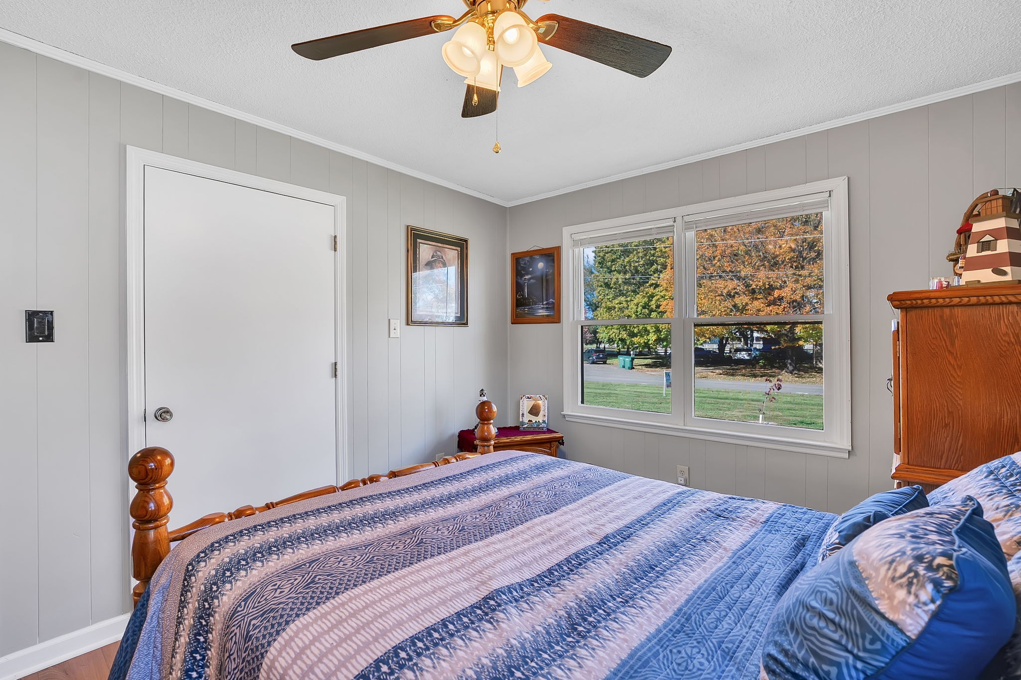 103 Lisa Circle Winchester, TN 37398 - Photo 23 of 61 a bedroom with a bed and a large window