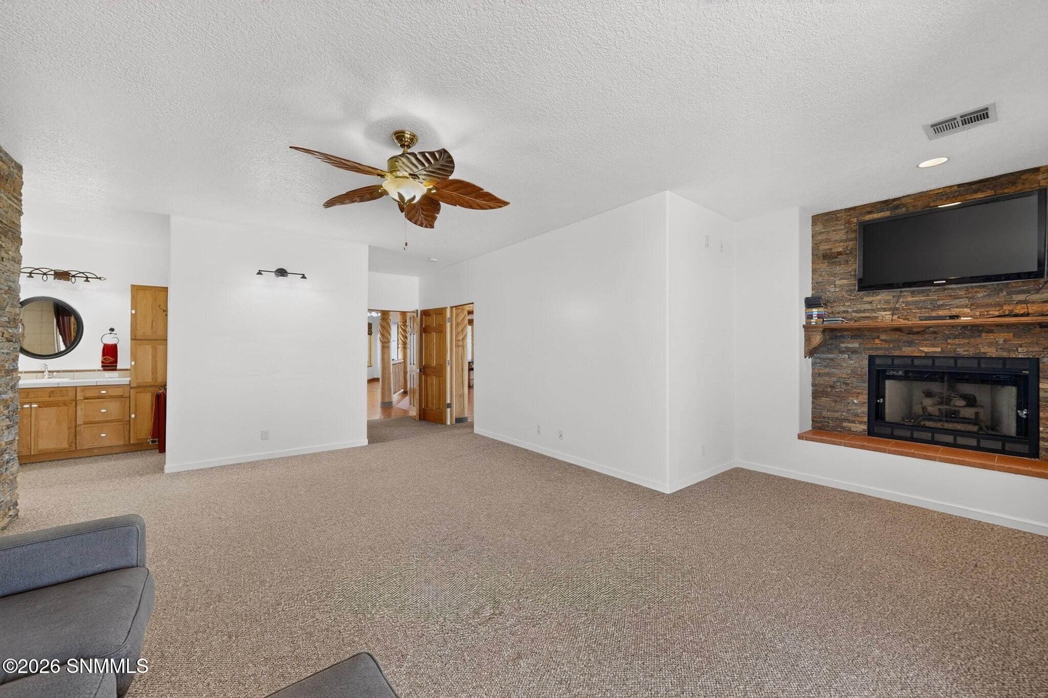 21998 Homestead Road Deming, NM 88030 - Photo 16 of 73 Primary Suite