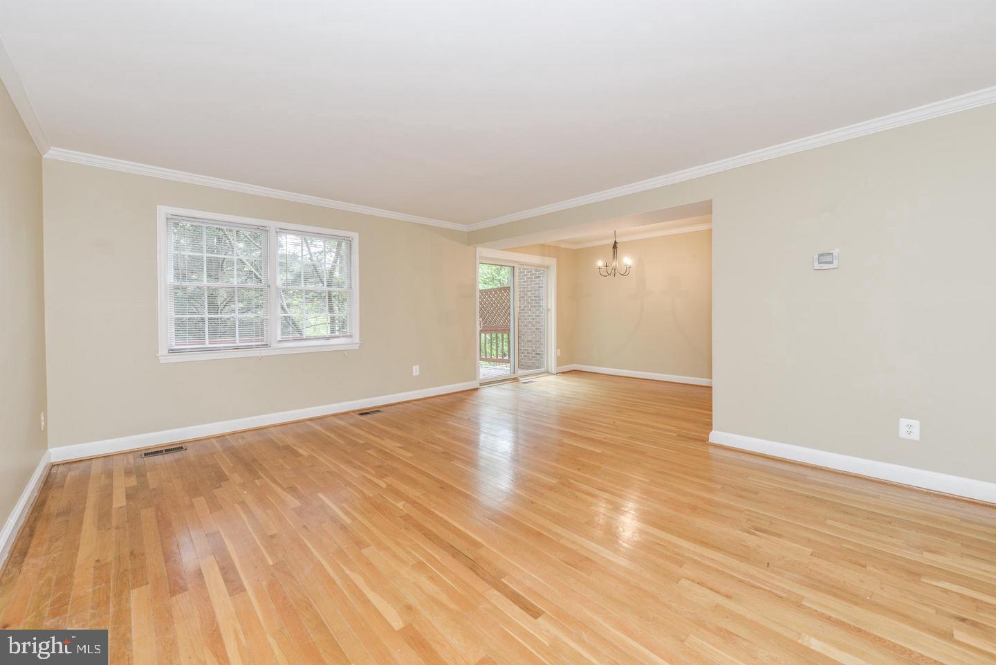 1860 Golf View Court Reston, VA 20190 - Photo 12 of 30 Gallery Image 12