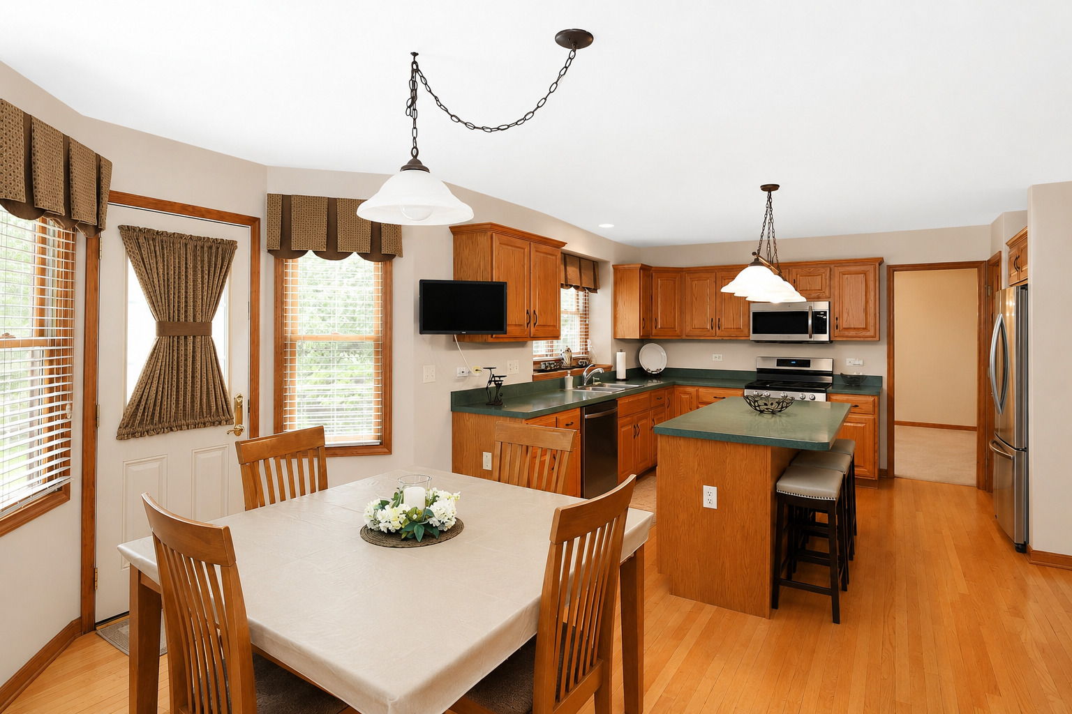 2660 Hoddam Road Naperville, IL 60564 - Photo 13 of 35