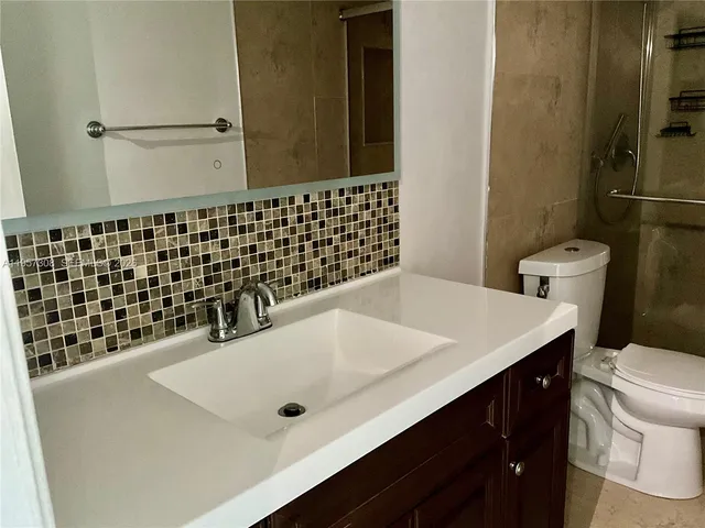$2,000 | 1910 West 56th Street, Unit 3302, Hialeah, FL 33012
