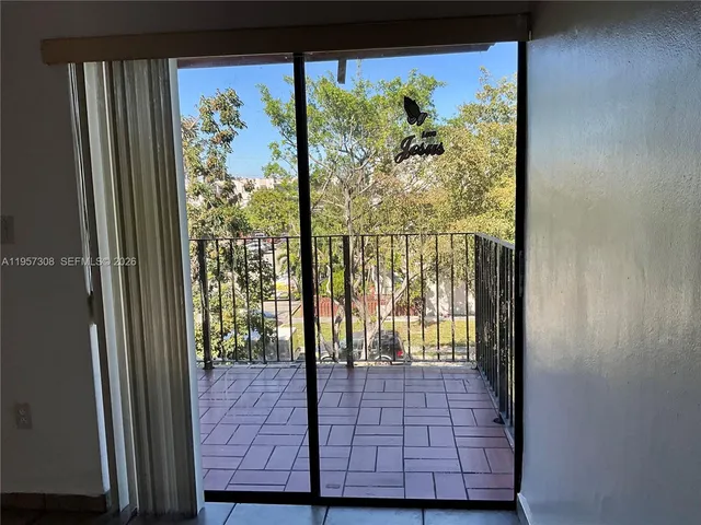 $2,000 | 1910 West 56th Street, Unit 3302, Hialeah, FL 33012