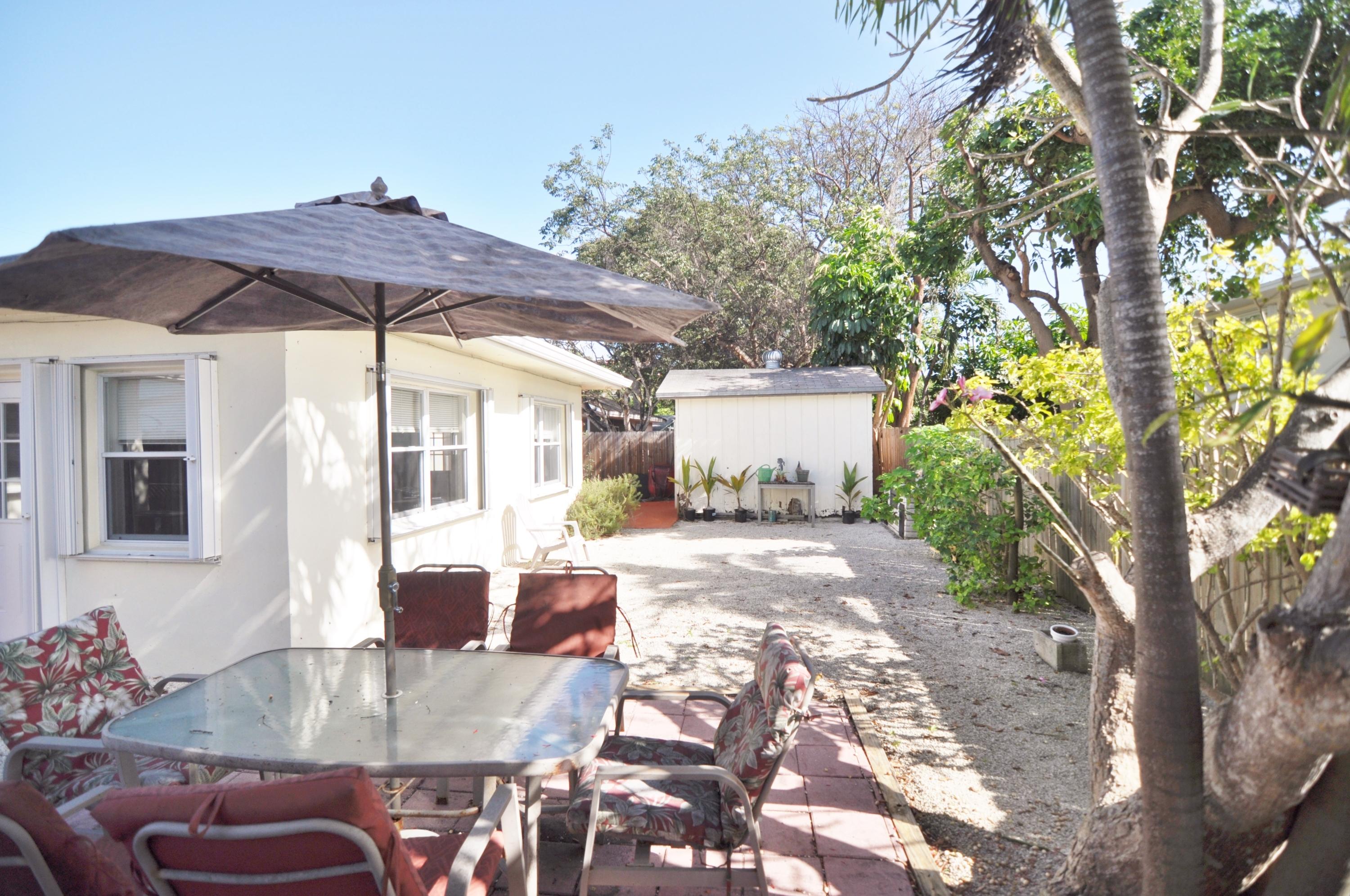 238 2nd Road Key Largo, FL 33037 - Photo 3 of 21 Patio off Kitchen